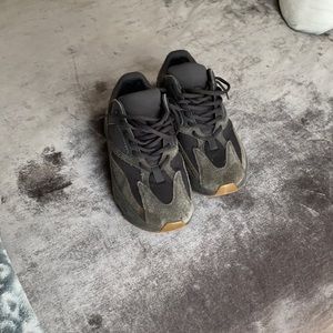 Yeezy Boost 700 utility black size 9 stain on toe